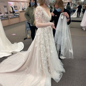 Brand New Unused Wedding Dress! Bought from Davids Bridal!